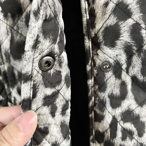 Chicos Sz 2 Large Leopard Print Snap Quilte Jacket Soft Lightweight Pockets - Picture 3 of 12